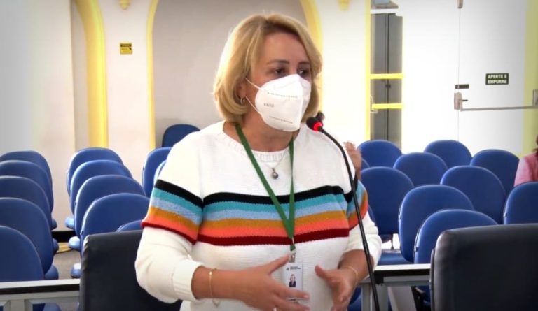 Pedido de Informações sobre iluminação no entorno das escolas é apresentado pela Dra. Regina em Sessão da Câmara