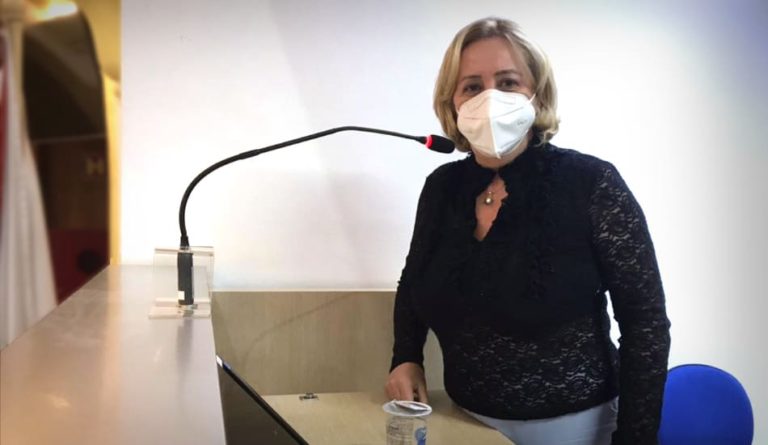 Apresentação de Emenda para a ADEFIP e Audiência Pública sobre Dependência Química, marcam atuação da Dra. Regina na Câmara Municipal