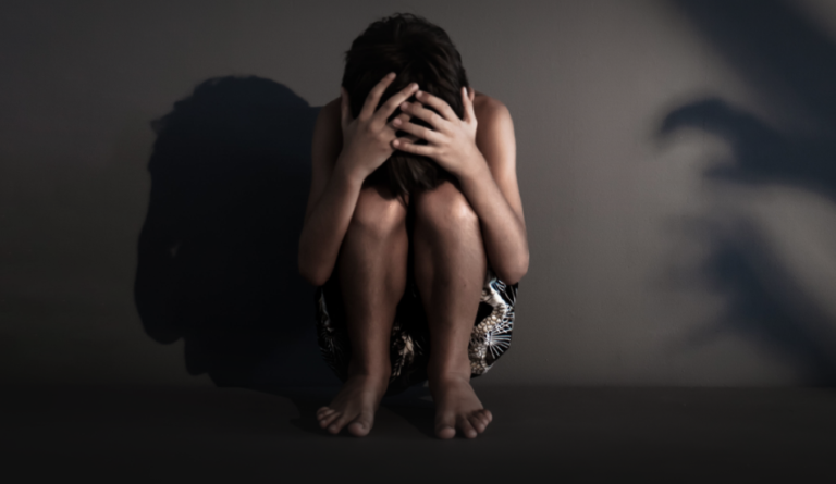 Devemos falar sobre a Pedofilia